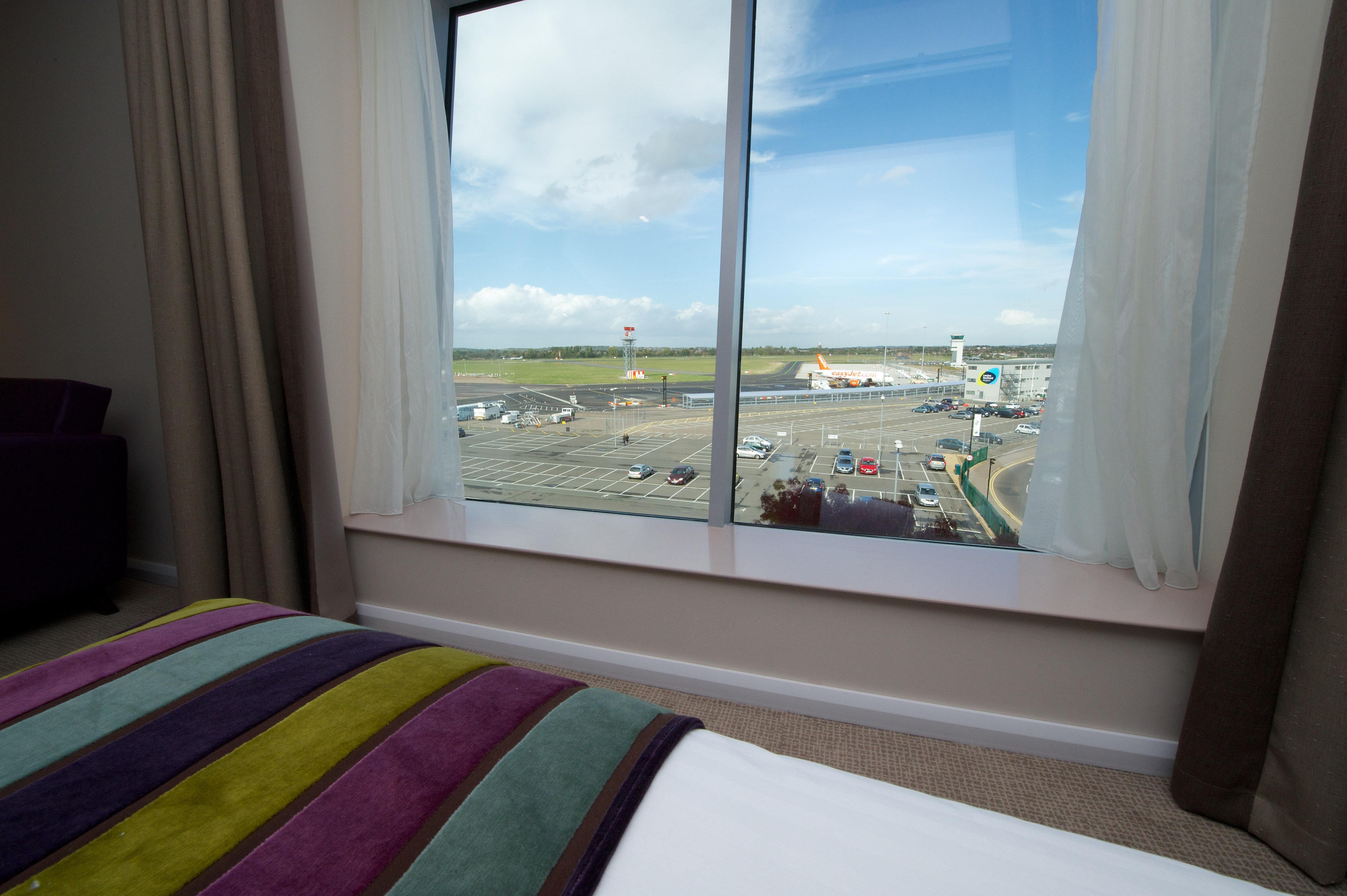 Holiday Inn Southend By Ihg Экстерьер фото