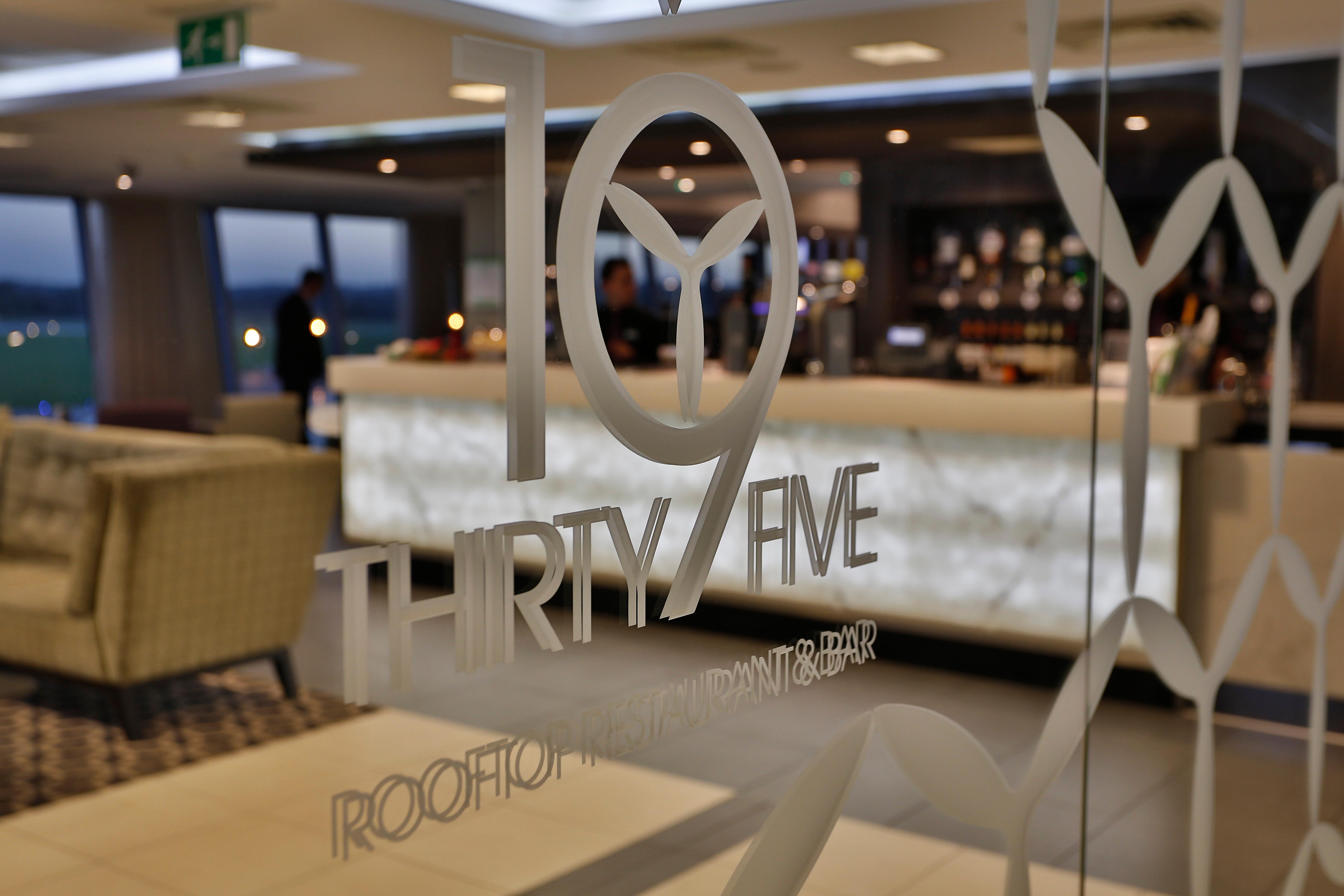 Holiday Inn Southend By Ihg Экстерьер фото