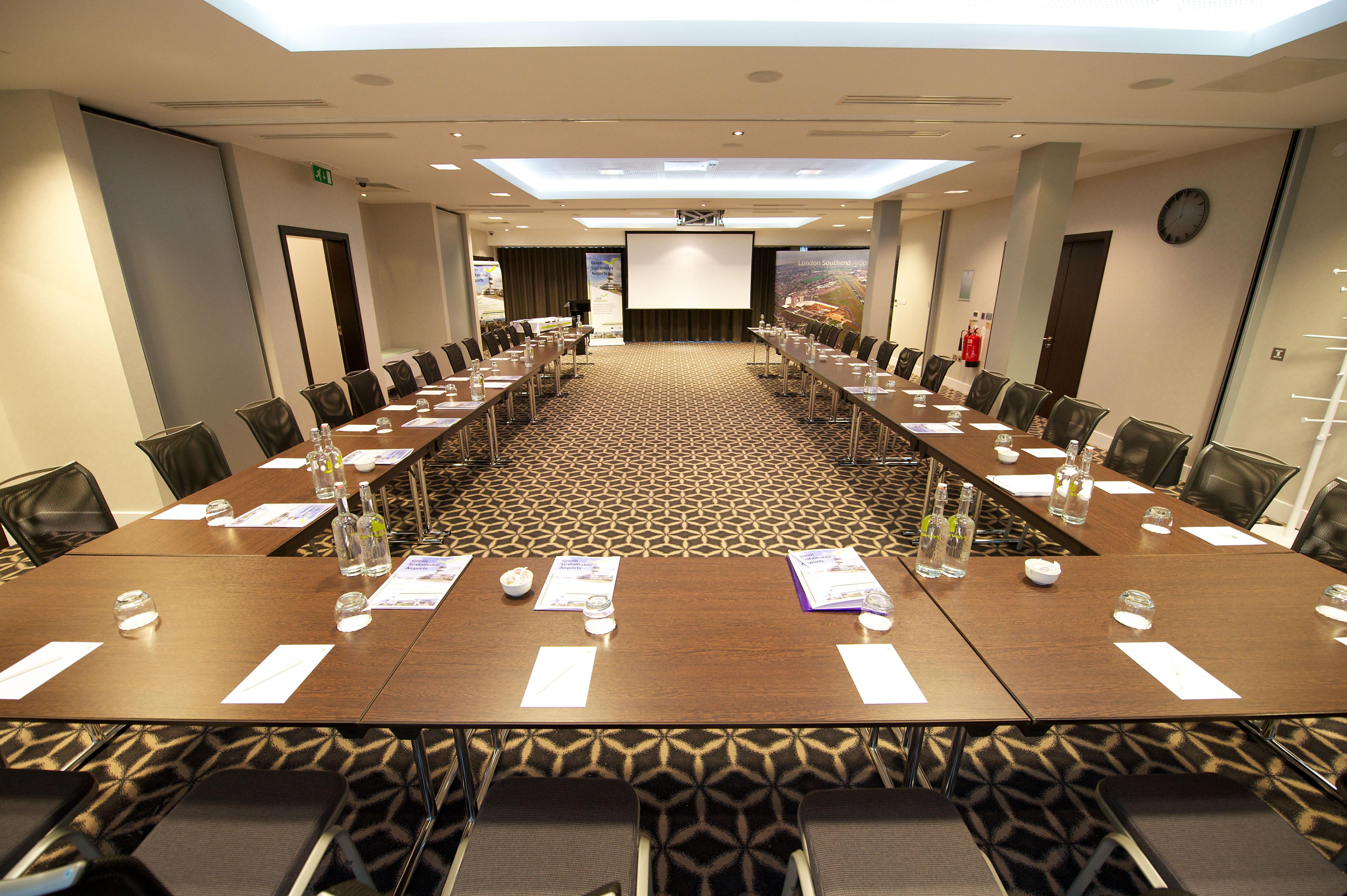 Holiday Inn Southend By Ihg Экстерьер фото
