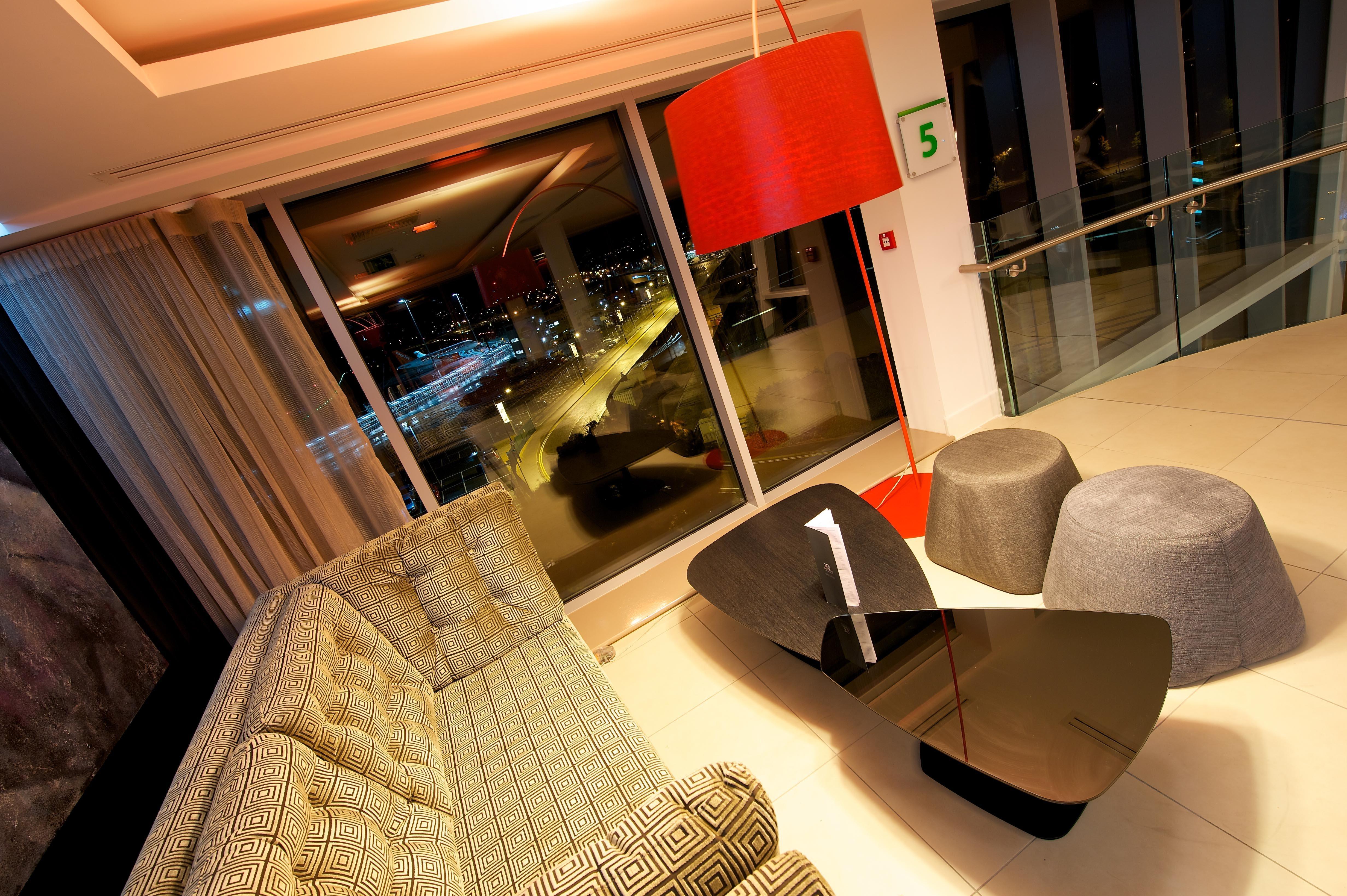 Holiday Inn Southend By Ihg Экстерьер фото